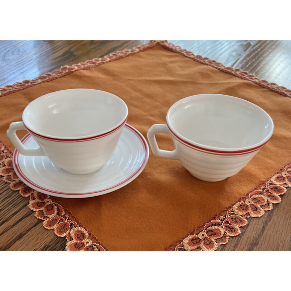 1940's HAZEL ATLAS Moderntone Platonite 2 Cups & 1 Saucer Red Stripe Art Deco - Picture 1 of 7